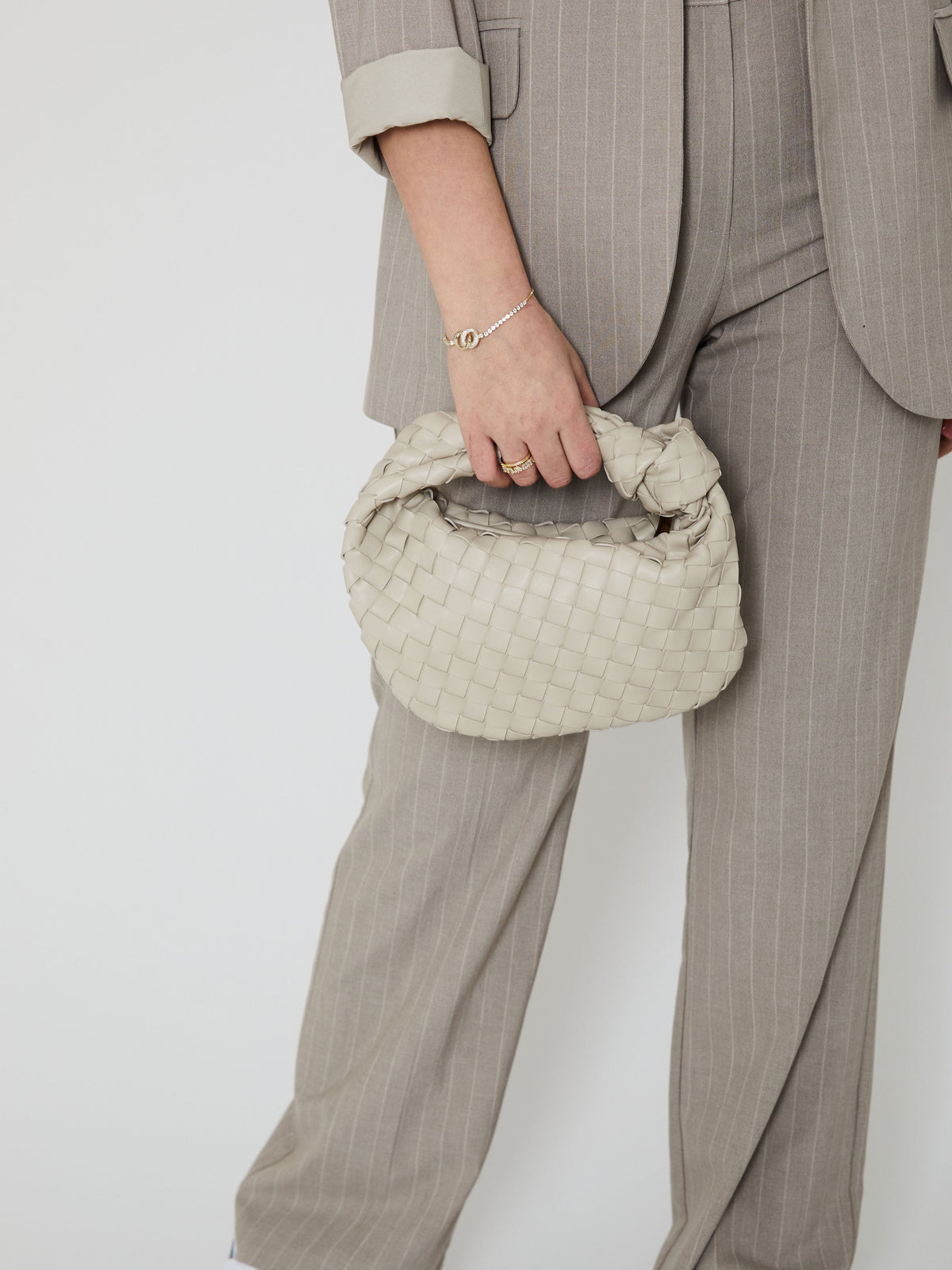 ModeGeist | Stilvolle Weiße Damen Handtasche mit Geflochtenem Design - ModeGeist
