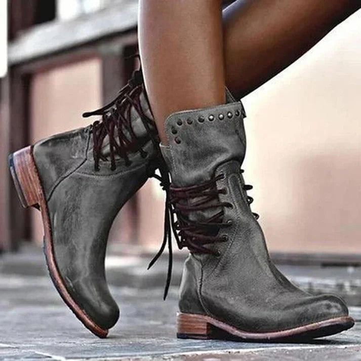 ModeGeist | Stylische Lederstiefel mit Schnürsenkeln
