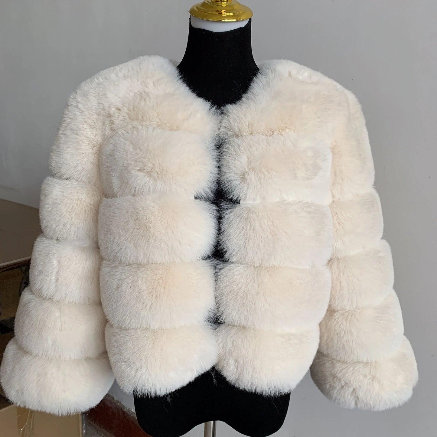 Modische Winterjacke aus Pelz für Damen - Sari