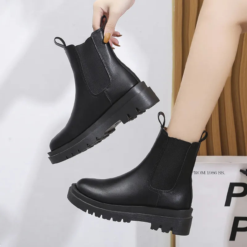 ModeGeist | Retro Stiefel mit Dickem Quadratischen Absatz