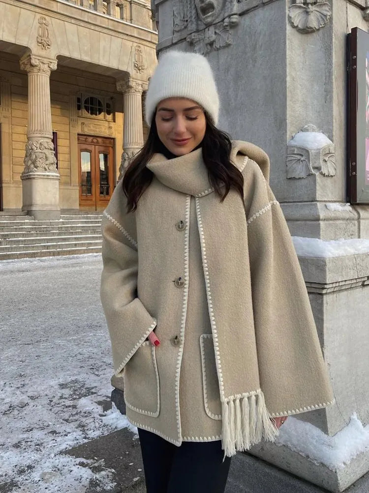 Elegante Quirina Langarmjacke mit Schal und Knopfleiste