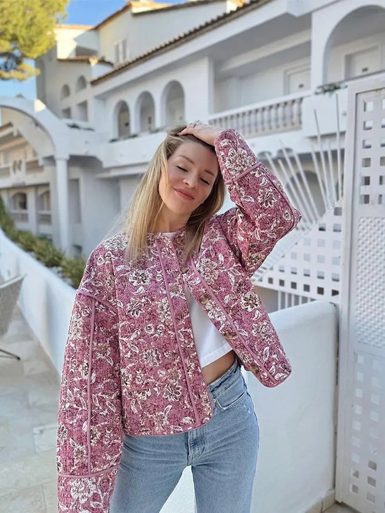 ModeGeist | Damen Steppjacke mit Elegantem Blumenmuster und Komfort