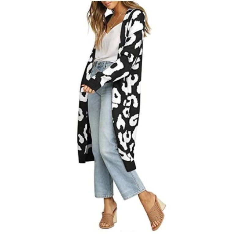 Damen Langstrickjacke mit trendigem Leopardenmuster ModeGeist