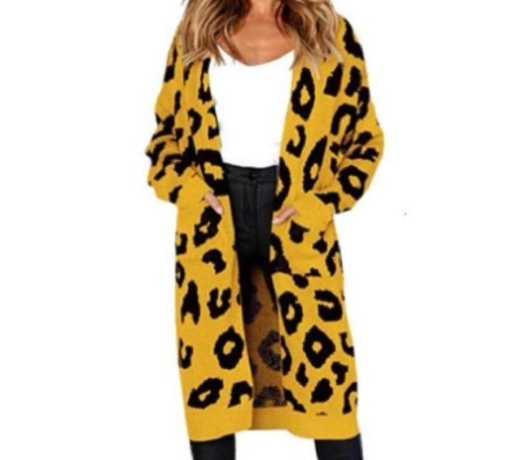 Damen Langstrickjacke mit trendigem Leopardenmuster ModeGeist
