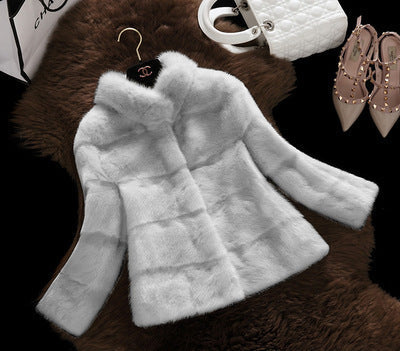 Damen Kunstpelzjacke mit modernem Schnitt und hohem Kragen ModeGeist