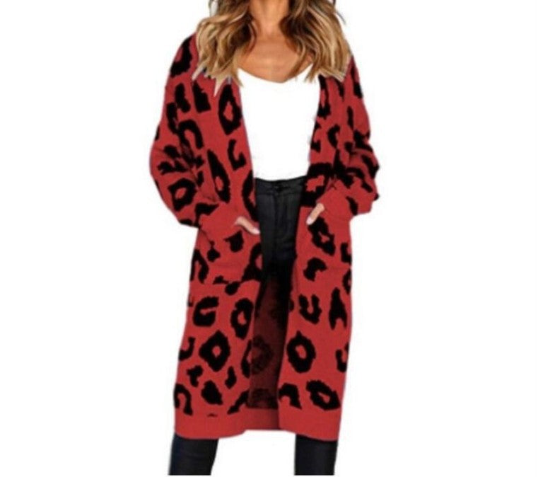 Damen Langstrickjacke mit trendigem Leopardenmuster ModeGeist