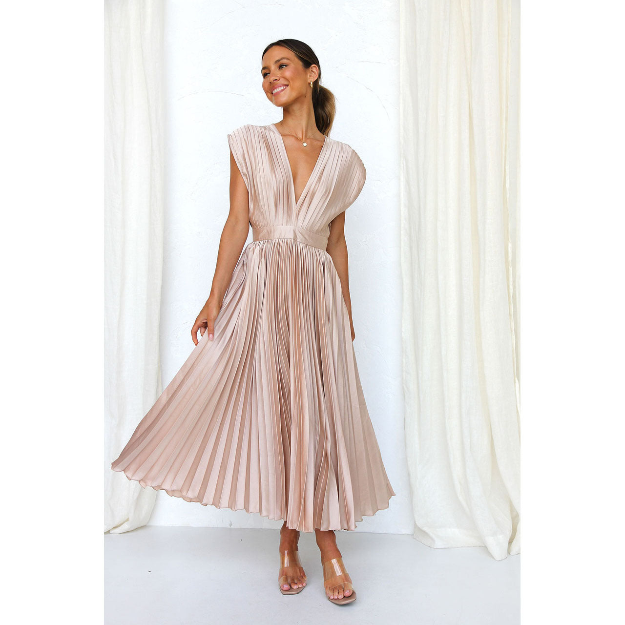 Fudus Faltenkleid mit Reißverschluss: lässiger Stil