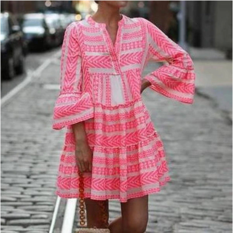Sommerkleid für Damen im Boho-Stil mit V-Ausschnitt und weiten Ärmeln von MODEGEIST