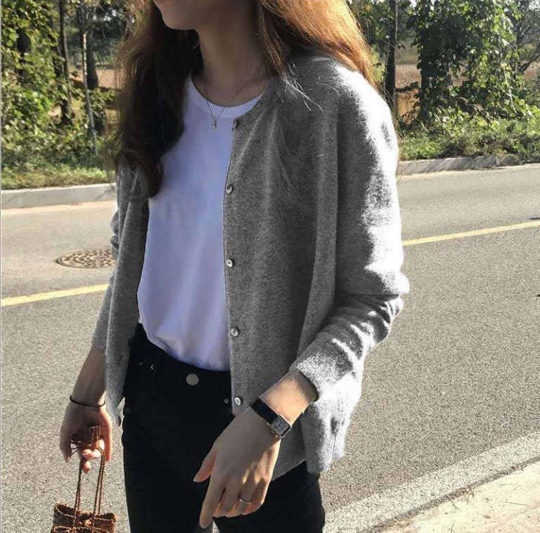 Damen Strickjacke mit feiner Textur und eleganten Knopfdetails ModeGeist