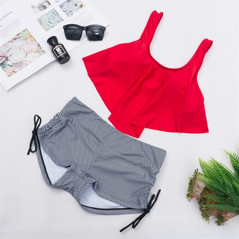 Lässiges Damen Bademoden-Set mit gestreiften Shorts von MODEGEIST