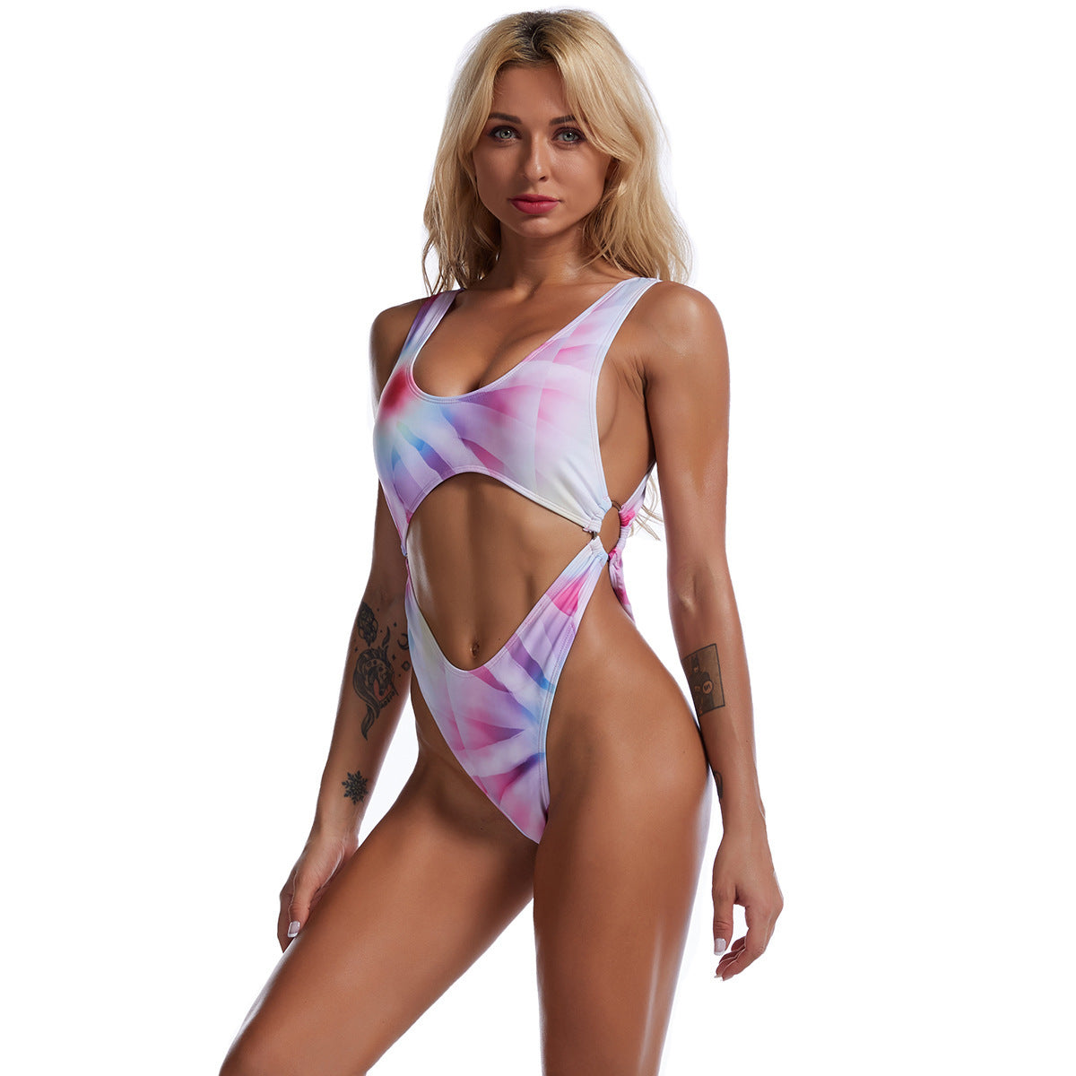 Modern Badeanzug für Damen mit innovativem Cut-Out und sportlichem Schnitt von MODEGEIST