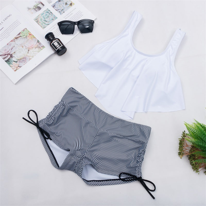 Lässiges Damen Bademoden-Set mit gestreiften Shorts von MODEGEIST
