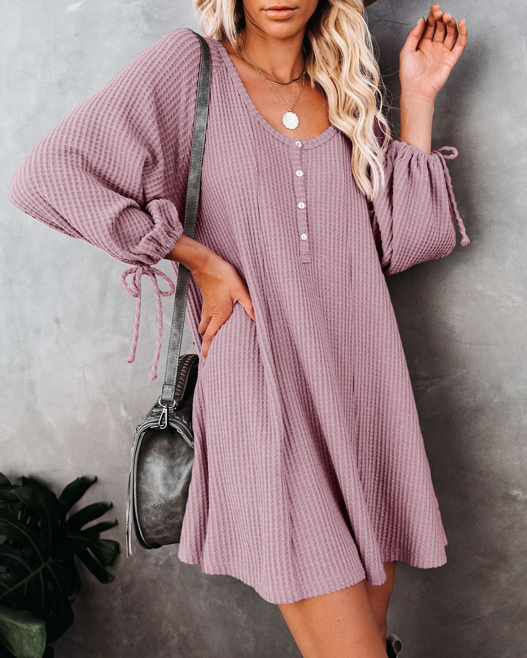Damen lässiges Knopfkleid mit Rüschendetails und dekorativem Saum ModeGeist