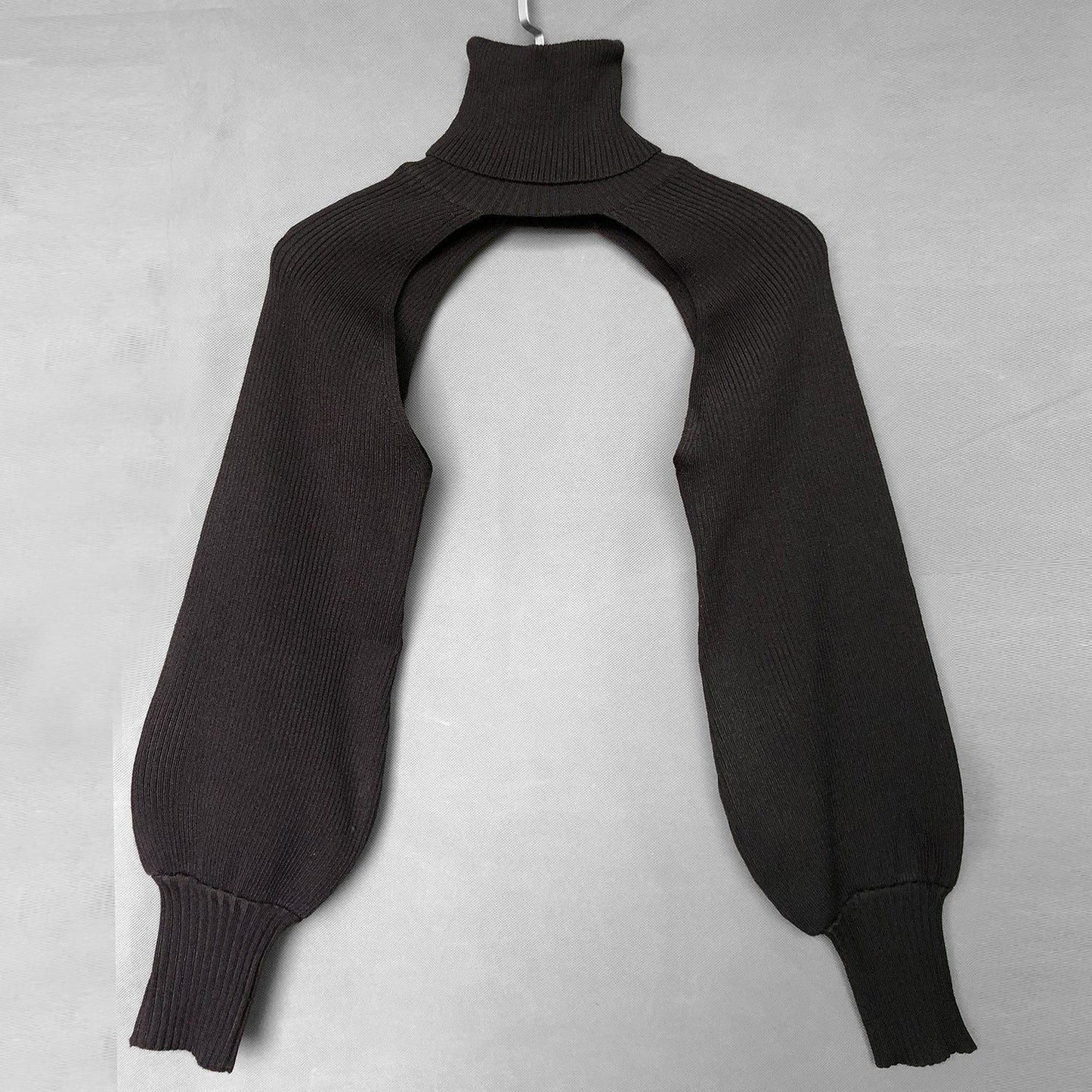 Damen Strickoberteil mit innovativem Schnitt und hohem Kragen ModeGeist
