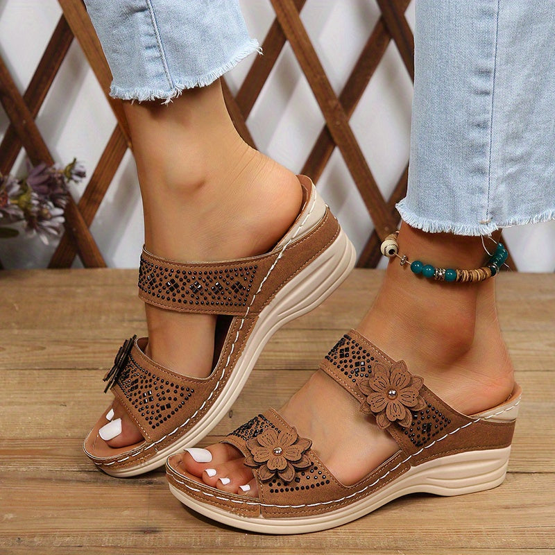 MODEGEIST Damen Wedge Pantoletten Blumenverzierung Keilabsatz
