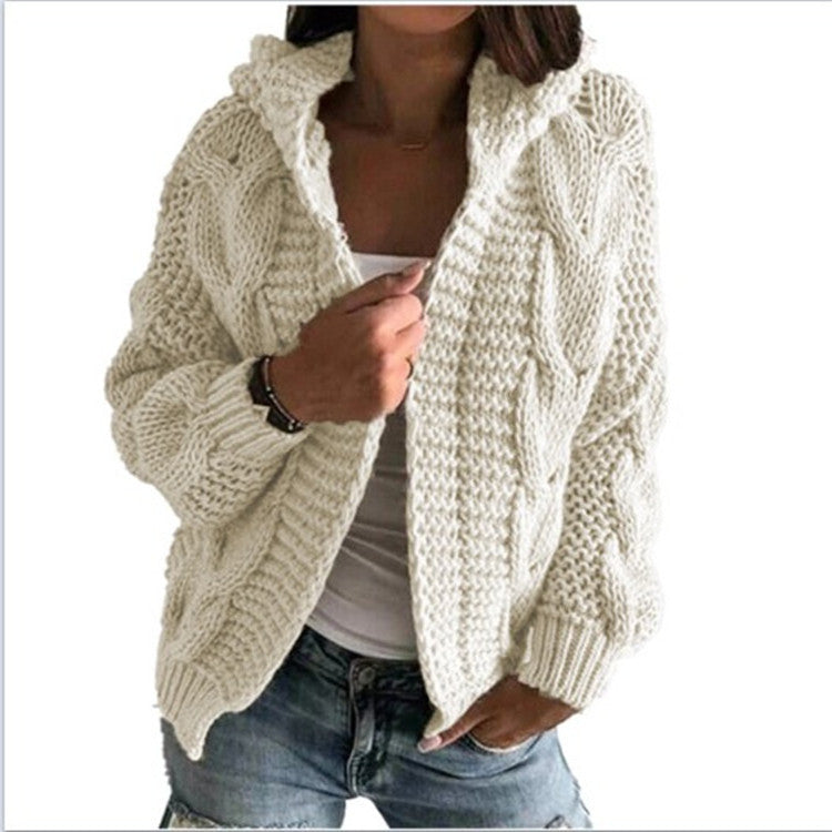 Damen Strickjacke mit Kapuze und trendigem Zopfmuster ModeGeist