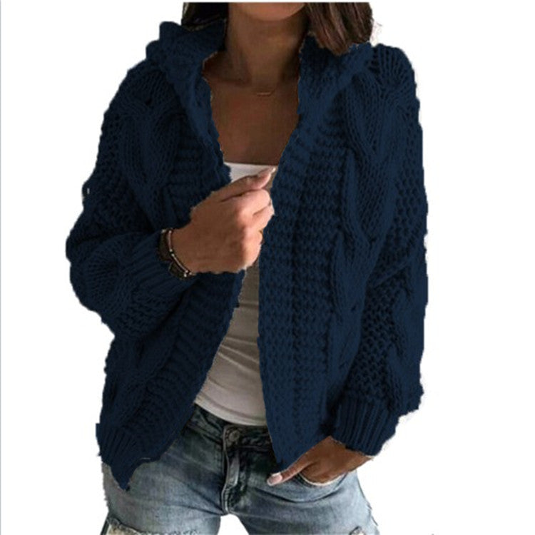 Damen Strickjacke mit Kapuze und trendigem Zopfmuster ModeGeist
