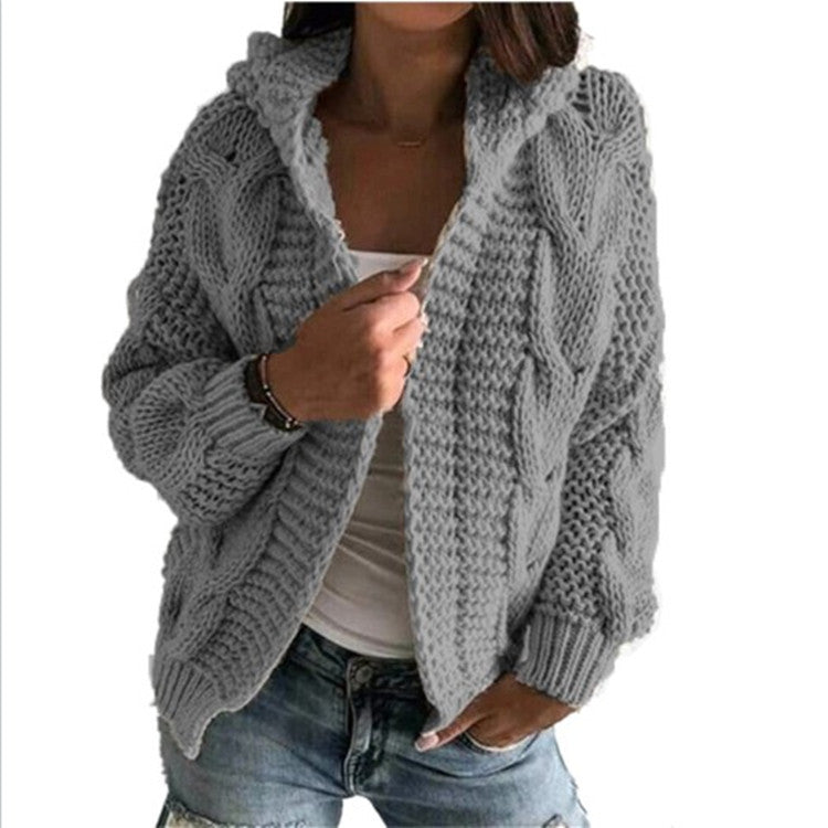 Damen Strickjacke mit Kapuze und trendigem Zopfmuster ModeGeist