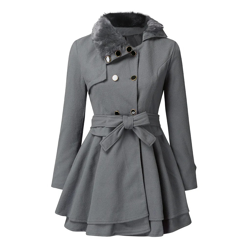 ModeGeist | Eleganter Damen-Trenchcoat mit weichen veganen Pelz-Akzenten