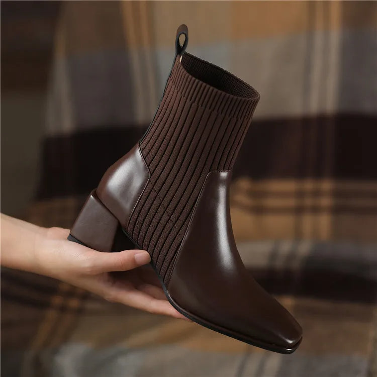 ModeGeist | Stiefel mit Quadratischer Zehenpartie und Elastischen Stricksocken