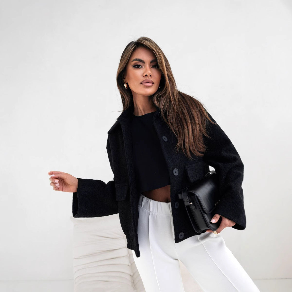 ModeGeist | Übergroße Wollmischung Kurzjacke mit Knopfleiste und Taschen