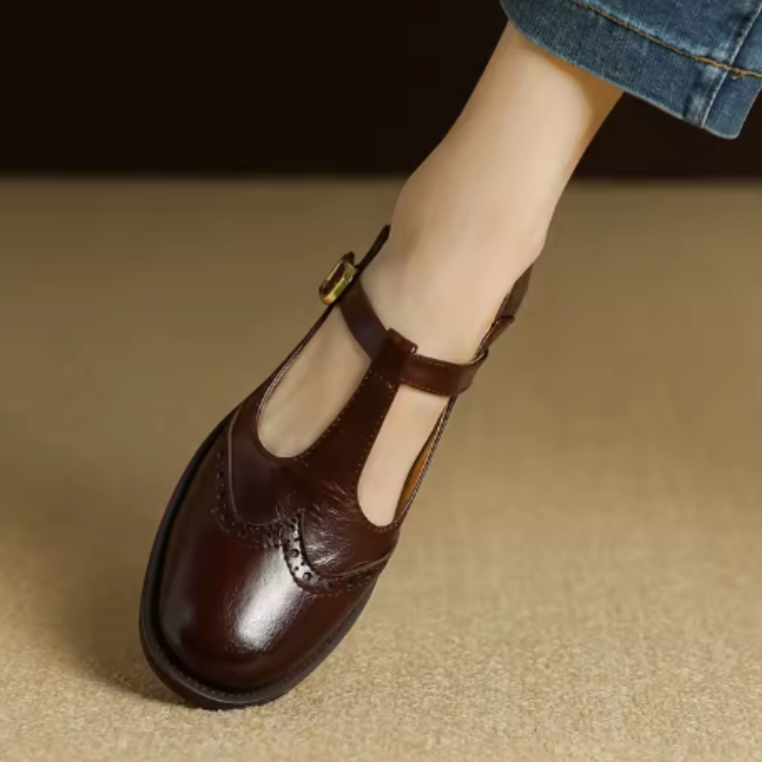MODEGEIST Damen T-Spangen Schuhe Blockabsatz Brogue Details
