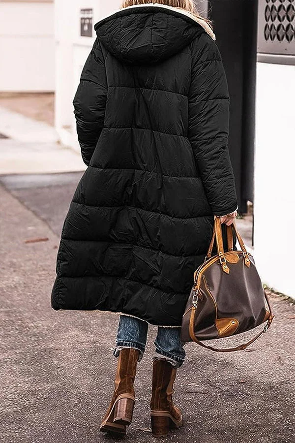 ModeGeist | Trendige Jacke mit Kapuze und Betontem Kragen