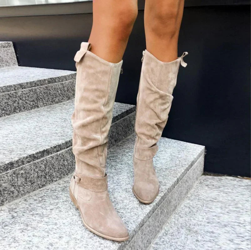 Modische Stiefel von Pruina
