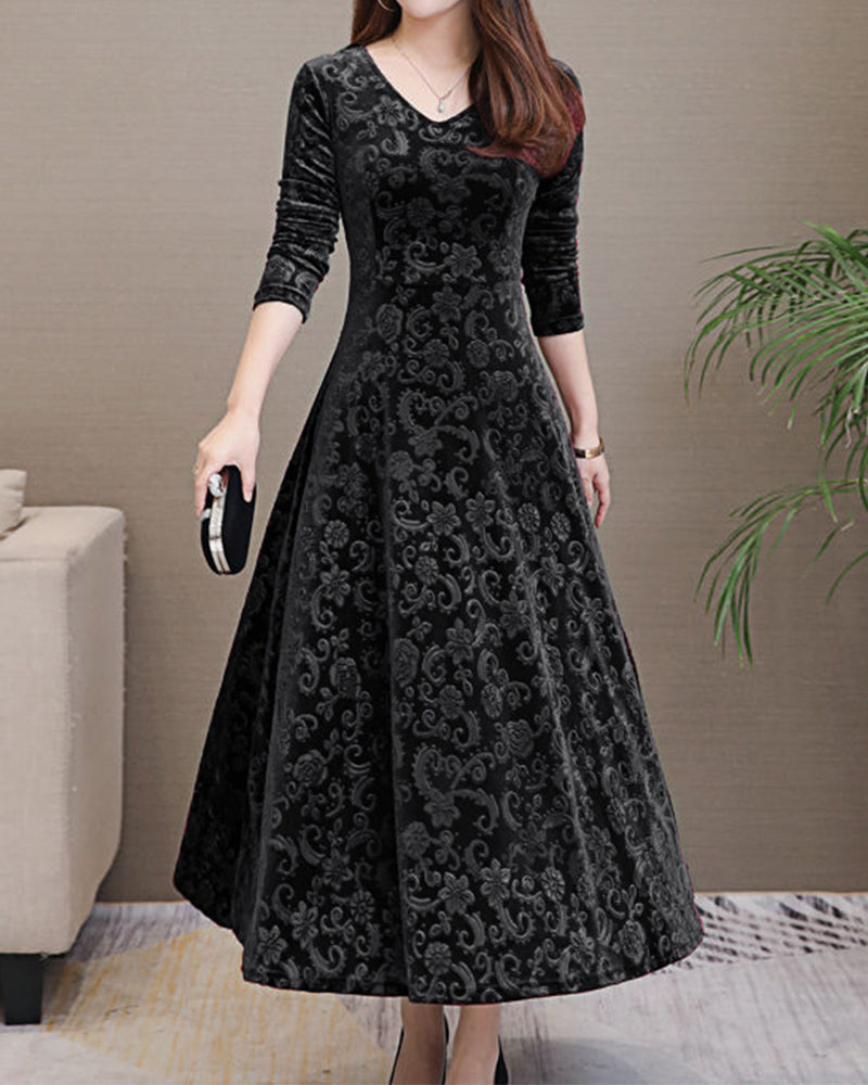 Jelka: Ein elegantes Samtkleid