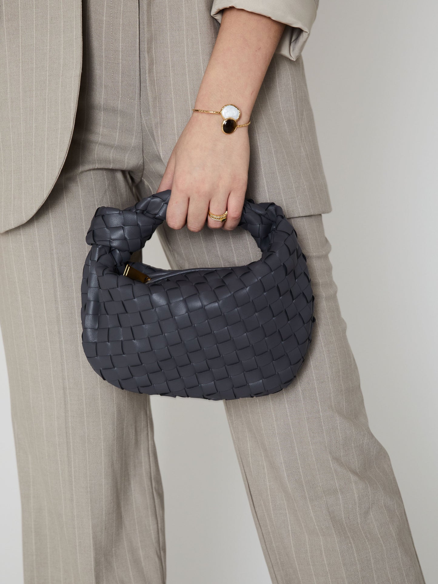 ModeGeist | Stilvolle Damenhandtasche mit Geflochtenem Design - ModeGeist