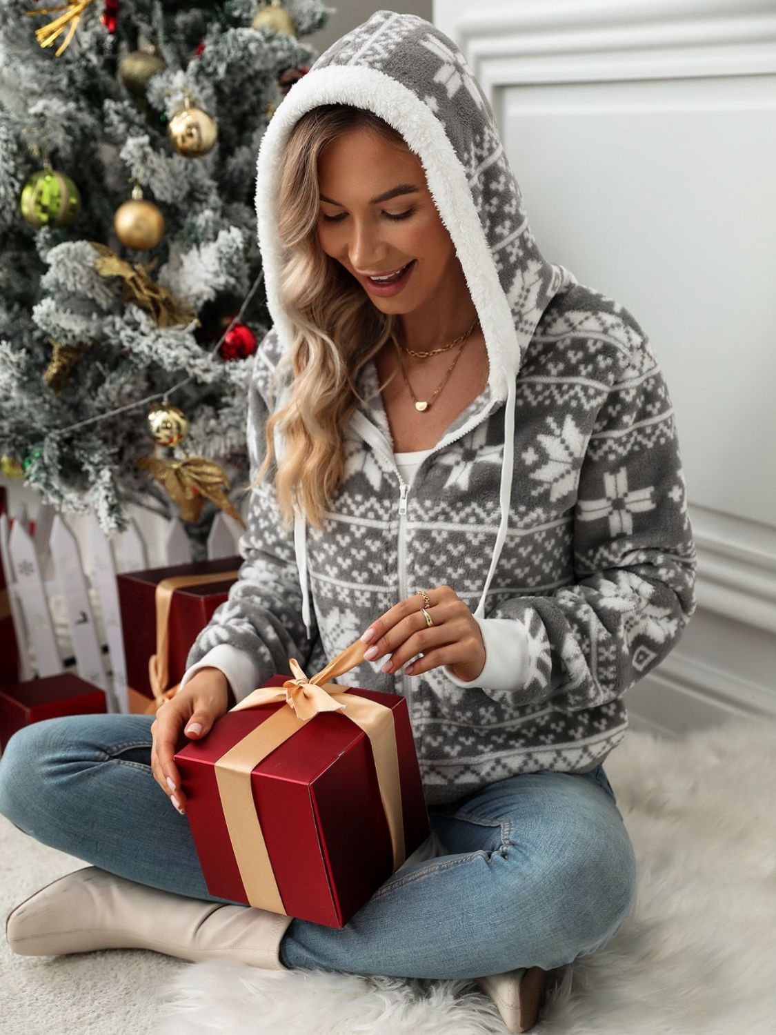 ModeGeist | Kapuzenshirt mit Schneeflocken und Kordelzug
