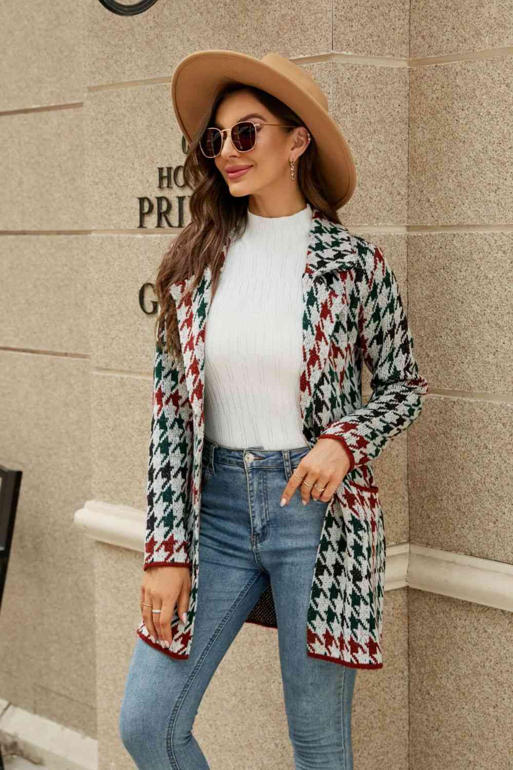 Lusir Strickjacke: Gedruckte Jacke mit offenem Kragen und Taschen