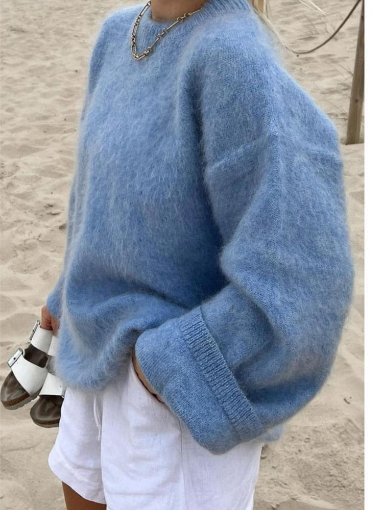 Großer Pullover im modernen Strickdesign