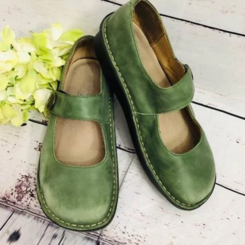 Schicke Damenschuhe mit Dekorationen