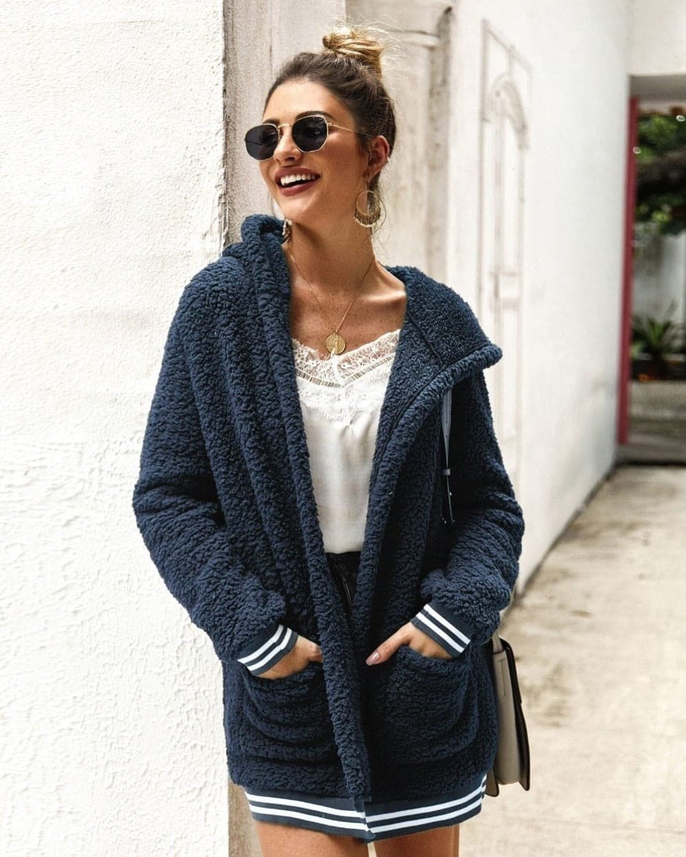 ModeGeist | Fleece Jacke - Oversized Sherpa - Kapuze und Große Taschen - Weich und Warm