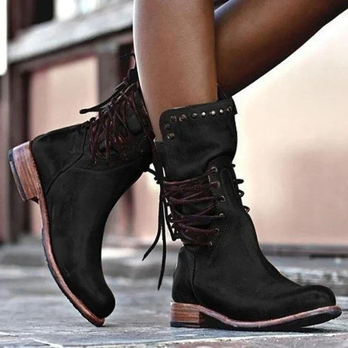 ModeGeist | Stylische Lederstiefel mit Schnürsenkeln