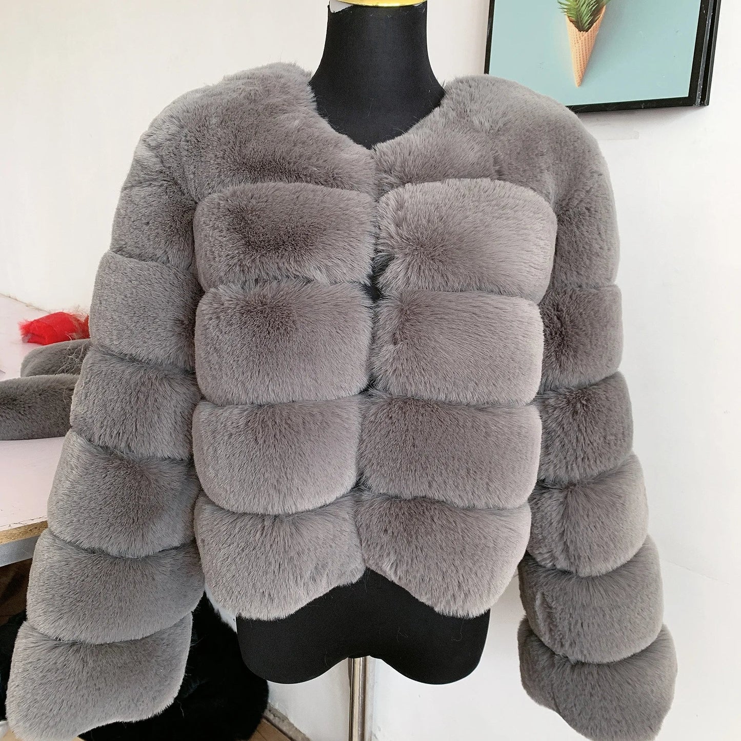 Modische Winterjacke aus Pelz für Damen - Sari