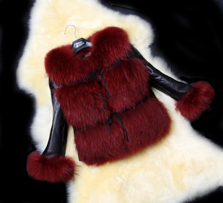 Damen Stilvolle Kunstpelzjacke mit tailliertem Schnitt und eleganten Details ModeGeist