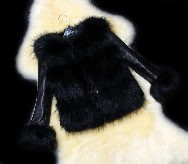 Damen Stilvolle Kunstpelzjacke mit tailliertem Schnitt und eleganten Details ModeGeist