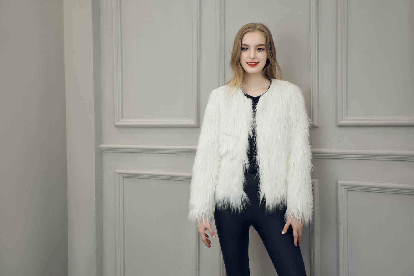 Damen Flauschige Kurzjacke mit elegantem Schnitt und weichem Fellgefühl ModeGeist