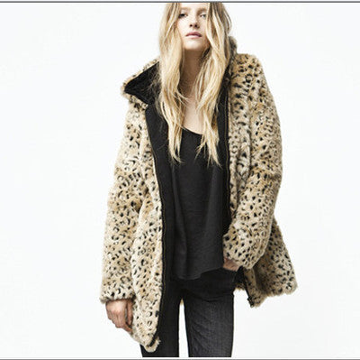 Damen Luxuriöse Kunstpelzjacke mit Leopardenmuster und praktischen Taschen ModeGeist