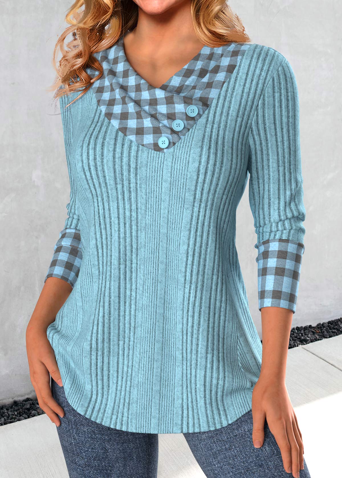 Damenoberteil Fudus: Sweatshirt mit Ausschnitt und Karomuster-Patchwork