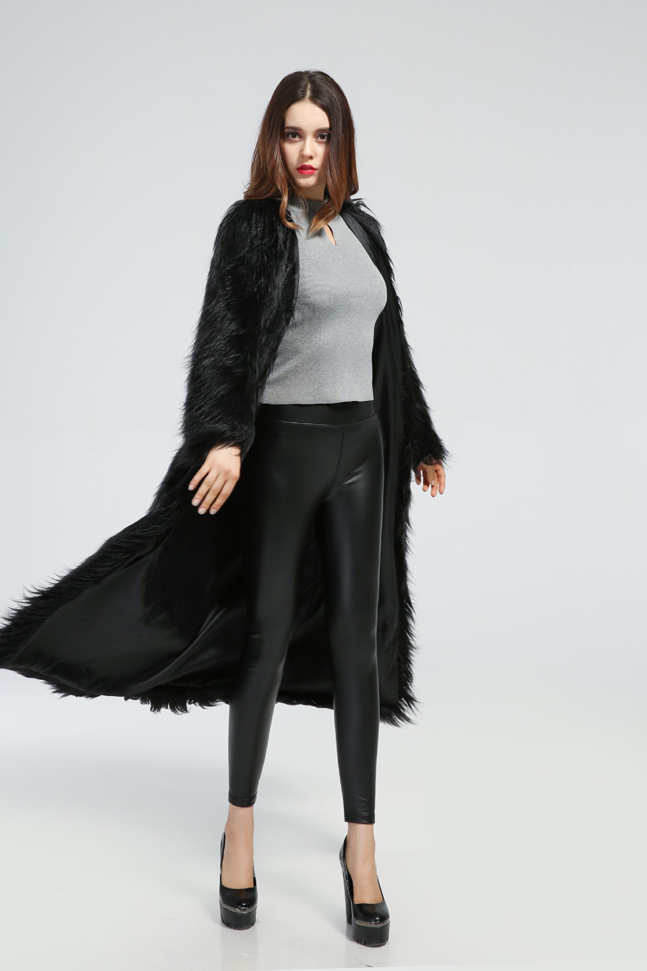 Damen Eleganter Midikleid mit luxuriösem Kunstfell ModeGeist