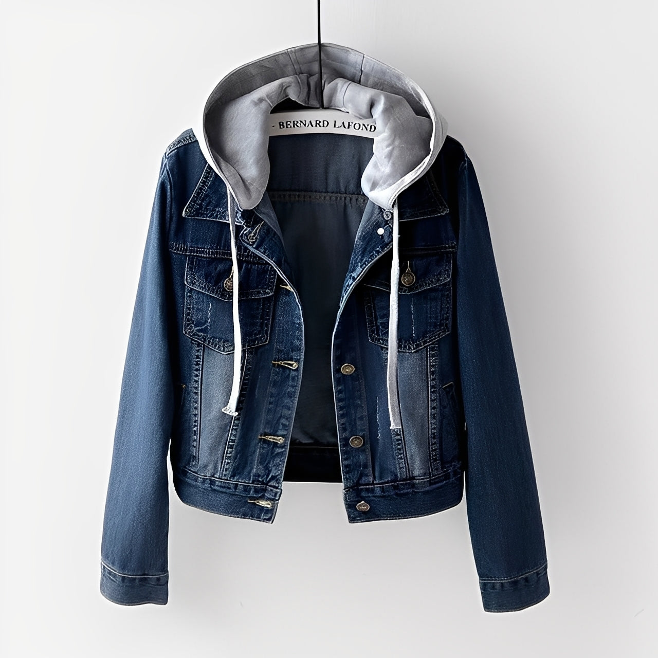ModeGeist | Stilvolle Jeansjacke mit abnehmbarer Kapuze für Frauen