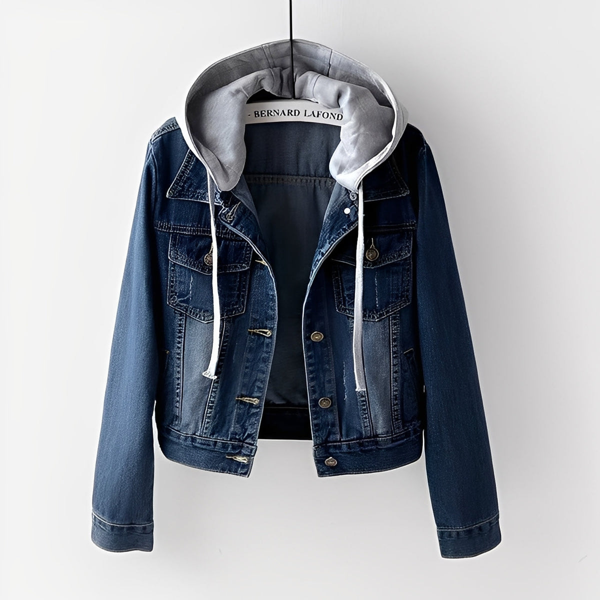 ModeGeist | Stilvolle Jeansjacke mit abnehmbarer Kapuze für Frauen