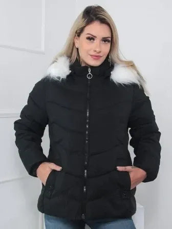 Steppjacke von Leynira mit grüner Farbe und Fellkapuze