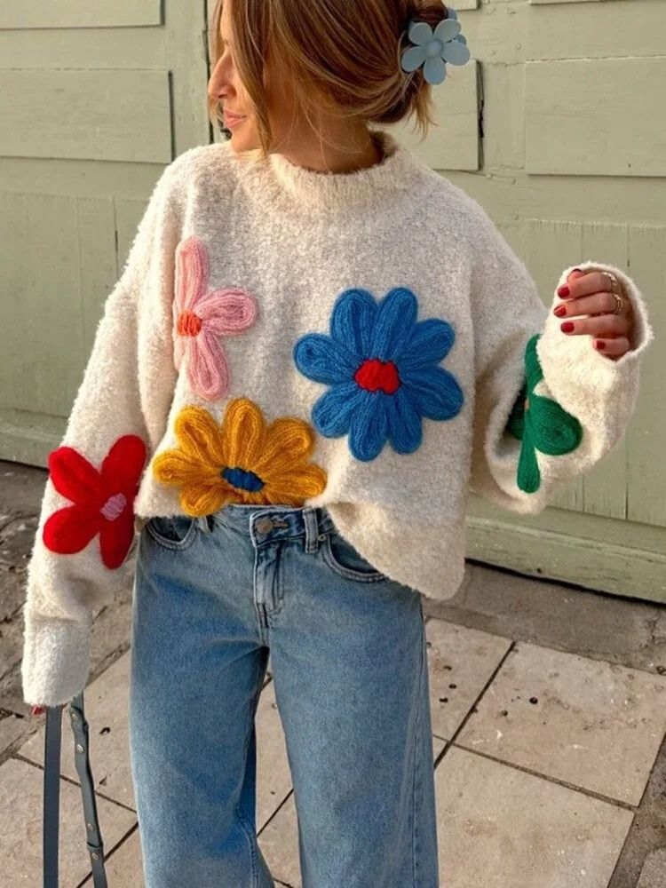 ModeGeist | Gestrickter Blumenpullover
