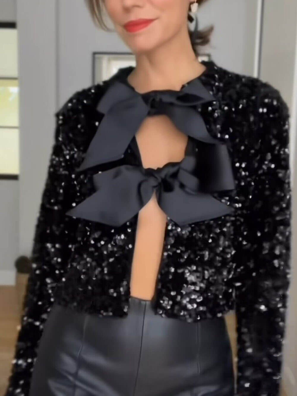 ModeGeist | Damen Paillettenjacke Mit Schleifenverschluss