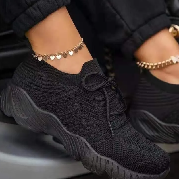 Damen-Sneaker von Oska mit orthopädischem Mesh-Obermaterial