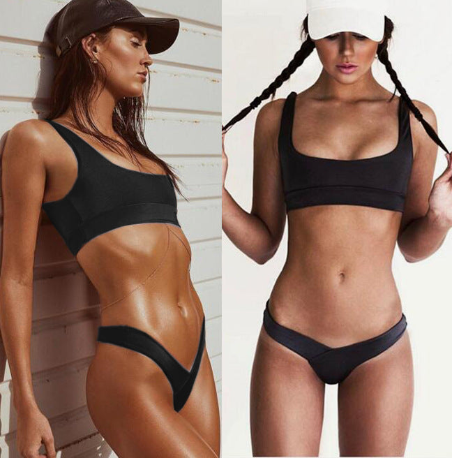 Moderner Damen-Bikini mit breitem Oberteil und hohem V-Ausschnitt